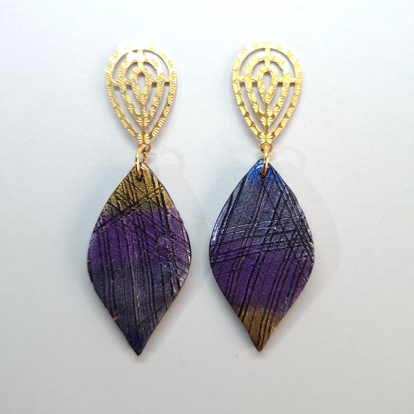 Pendientes Sevilla Grandes Labradorita Violeta Con Base Dorada