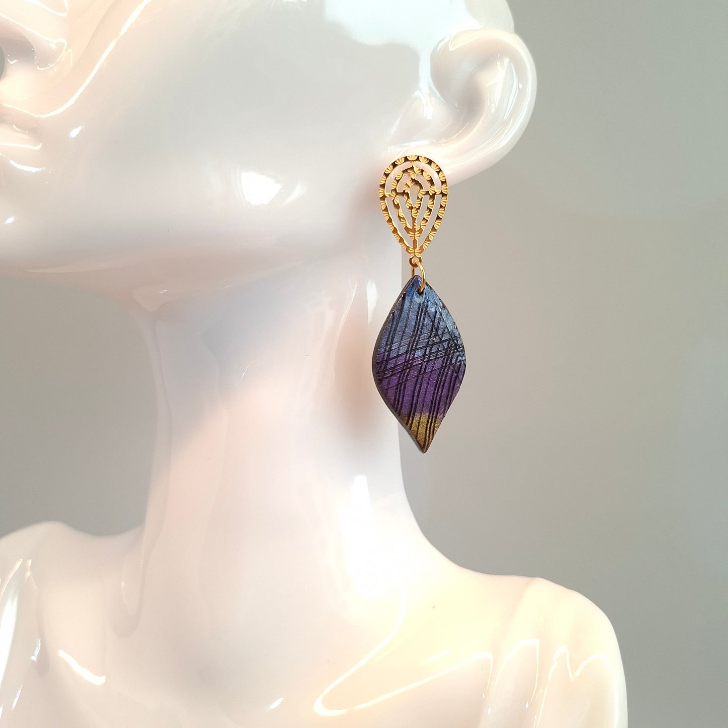 Pendientes Sevilla Grandes Labradorita Violeta Con Base Dorada