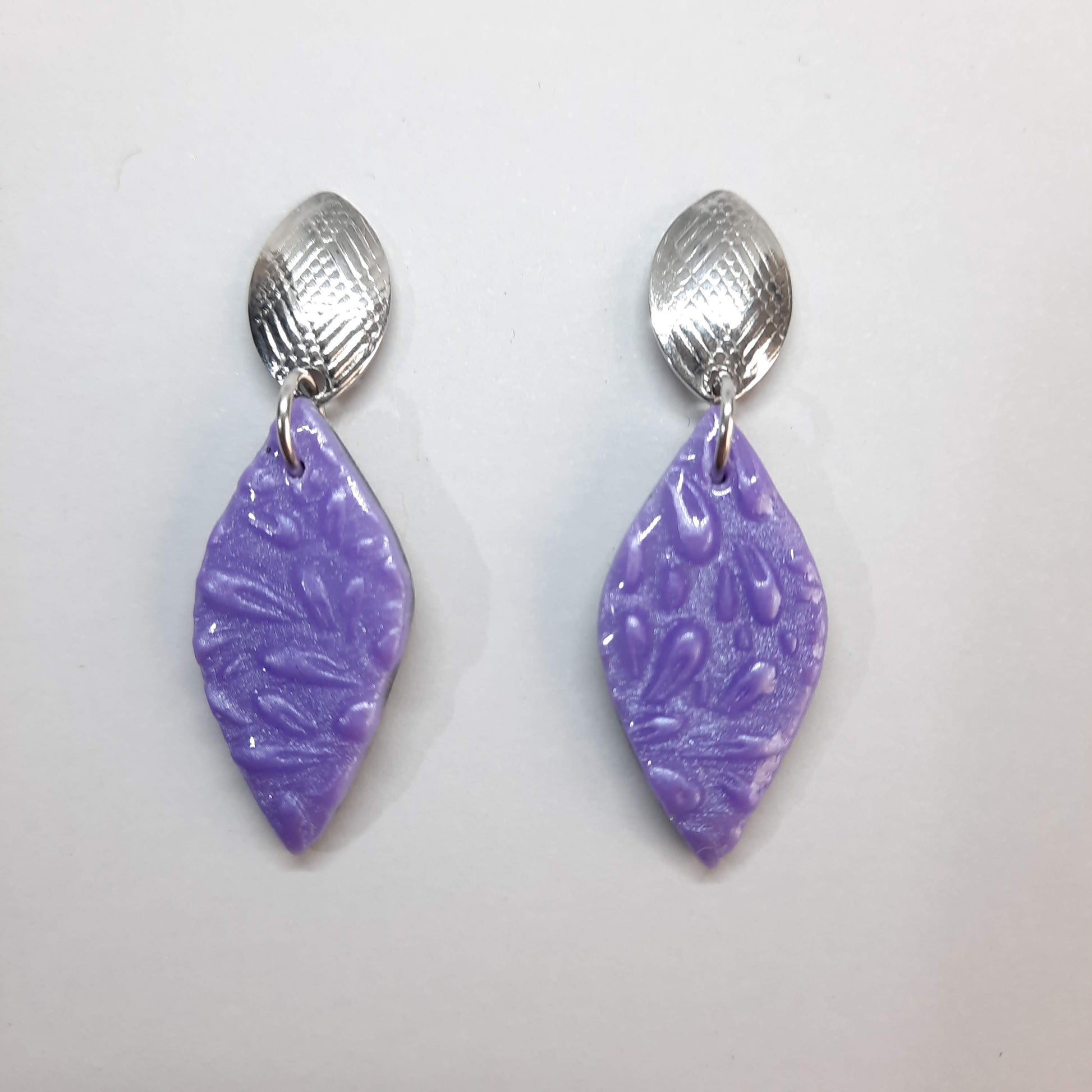 Pendientes Sevilla Lila con Base Plateada