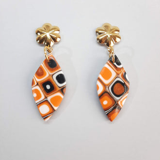 Pendientes Sevilla Naranja Negro con Base Dorada