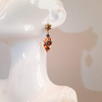 Pendientes Sevilla Naranja Negro con Base Dorada