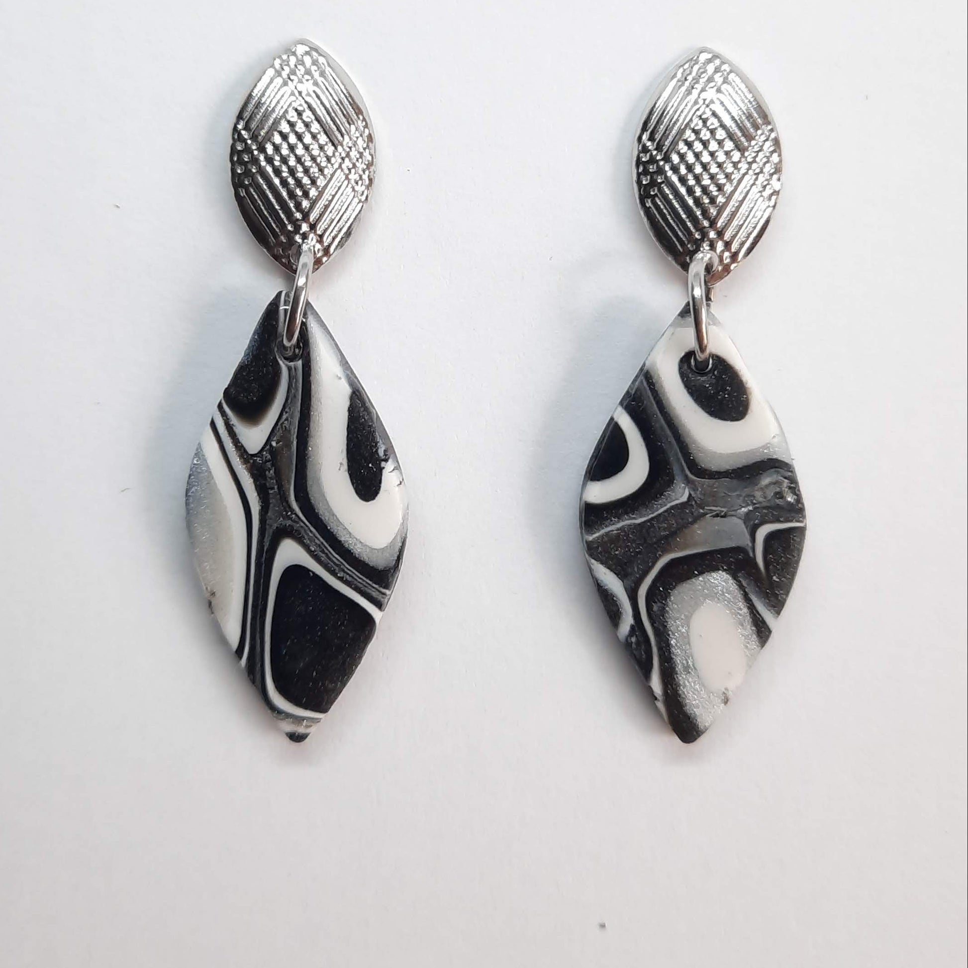 Pendientes Sevilla Negro Mosaico con Base Plateada