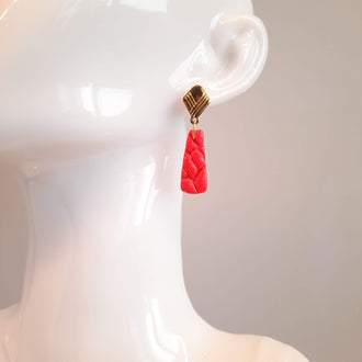 Pendientes Trapecio Rosa Neón Con Base Dorada