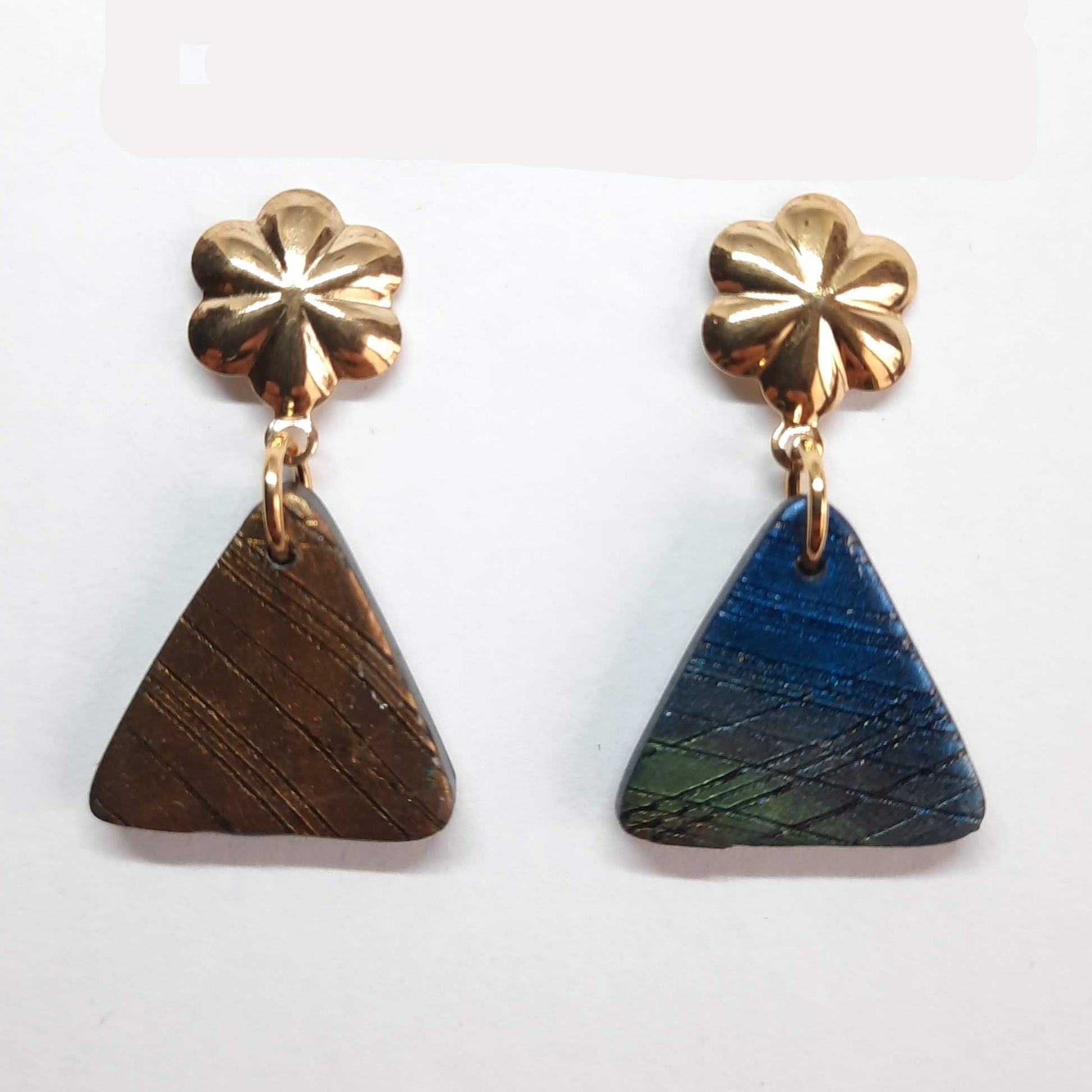 Pendientes Triángulo Labradorita Azul con Base Dorada