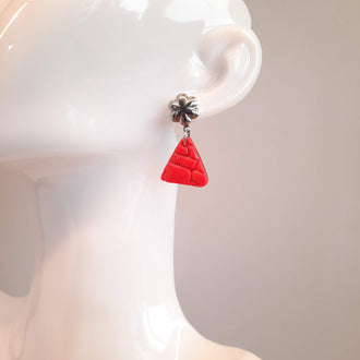 Pendientes Triángulo Rosa Neon con Base Plateada