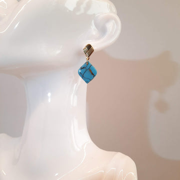 Pendientes India Pequeños Turquesa con Base Dorada