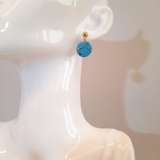 Pendientes Redondos Pequeños Turquesa con Base Dorada