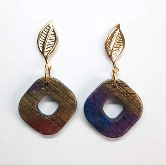 Pendientes Valencia Labradorita Violeta con Base Dorada