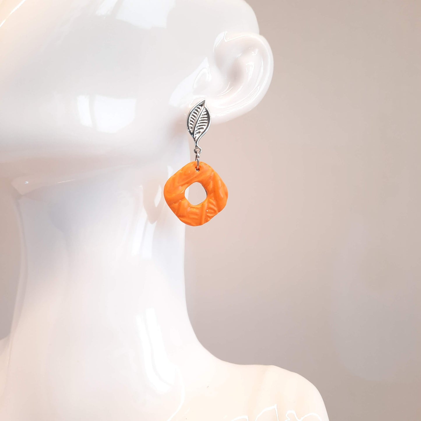 Pendientes Valencia Naranja con Base Plateada